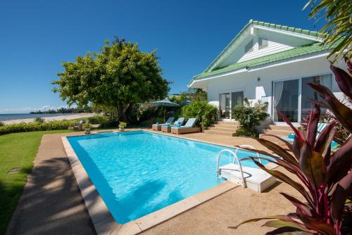 Hua Thanon Villa | Beachfront 2 Bedroom Villa