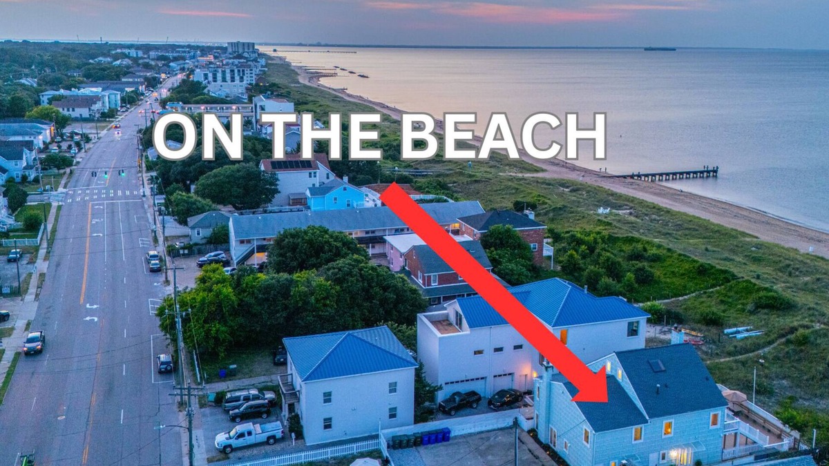 Bayview House | Beachfront 2BD+Den: DirectAccess|FencedYard|DogsOK