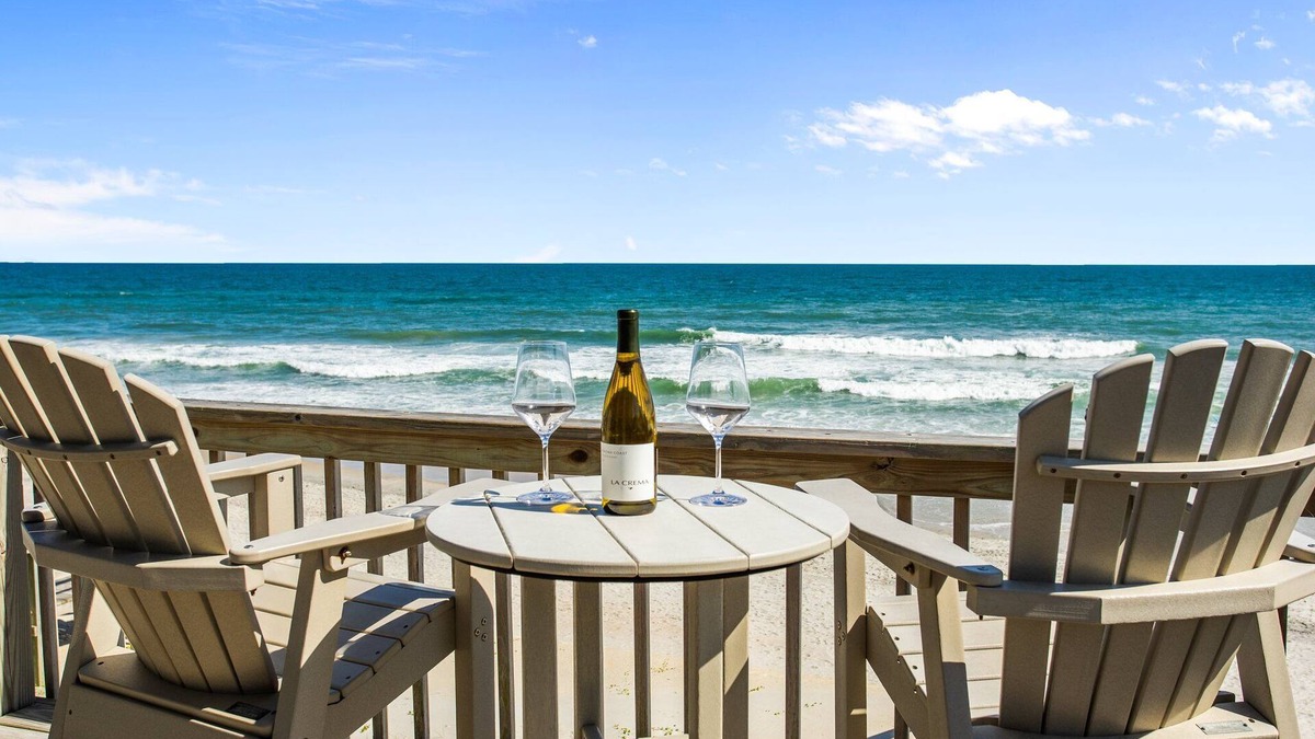 Jacksonville House | Beachfront 4BR | Dog Friendly+Peaceful Fall Escape