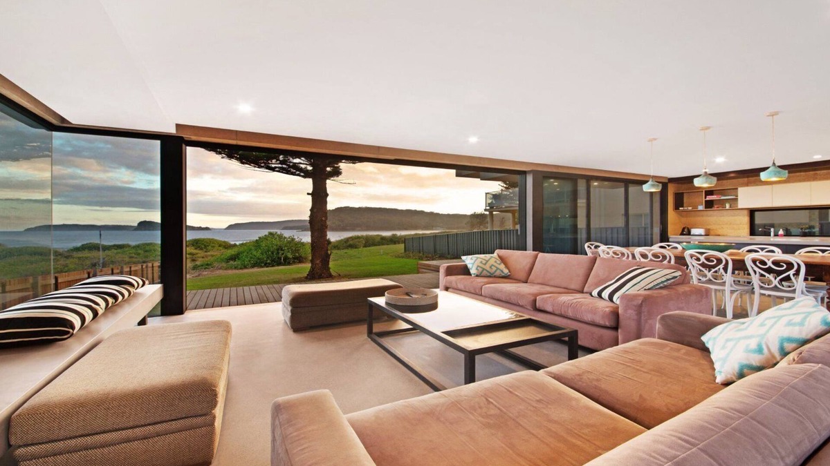 Umina Beach House | Beachfront accommodation, stroll to shops