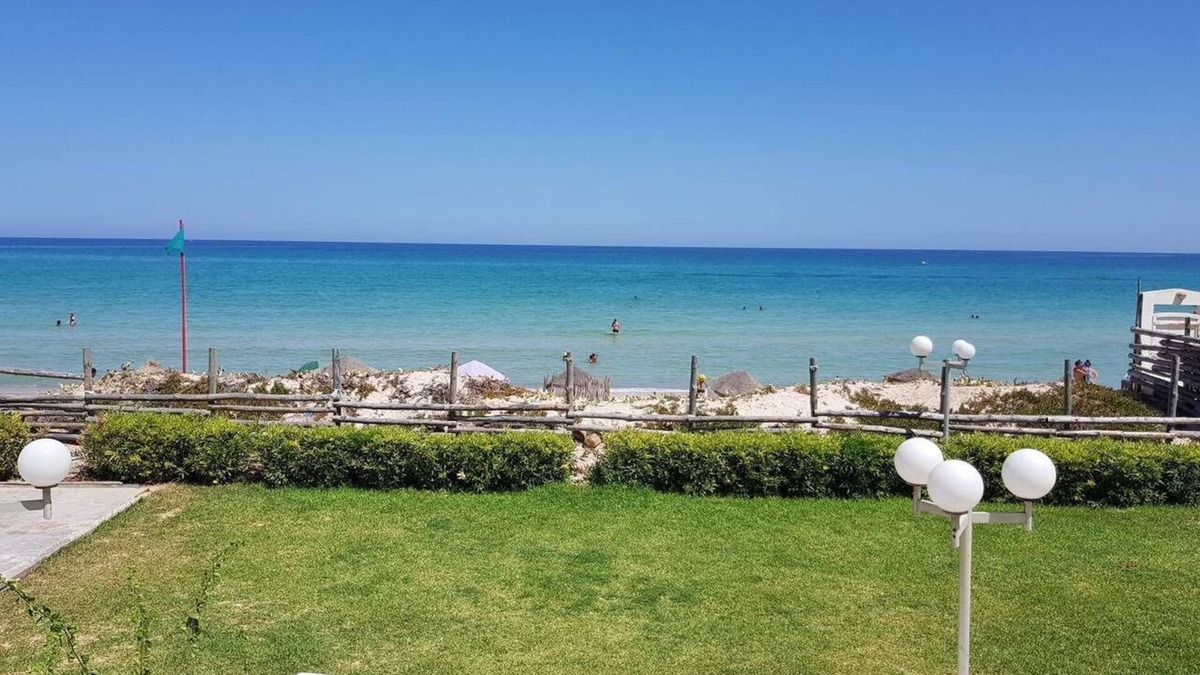 Hammam Sousse Apartment | Beachfront apartment with sea view
