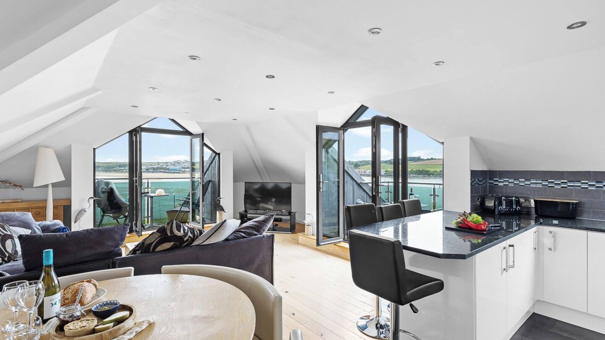 Rock Apartment | Beachfront apartment in Rock - Parking - Sea Views