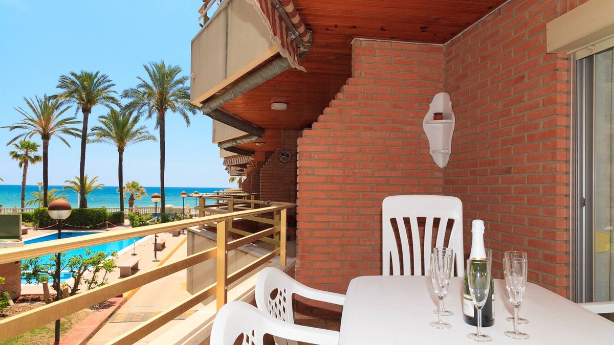 Vilafortuny Apartment | Beachfront Apartment with Pool · UHC SOL DE ESPAÑA 208