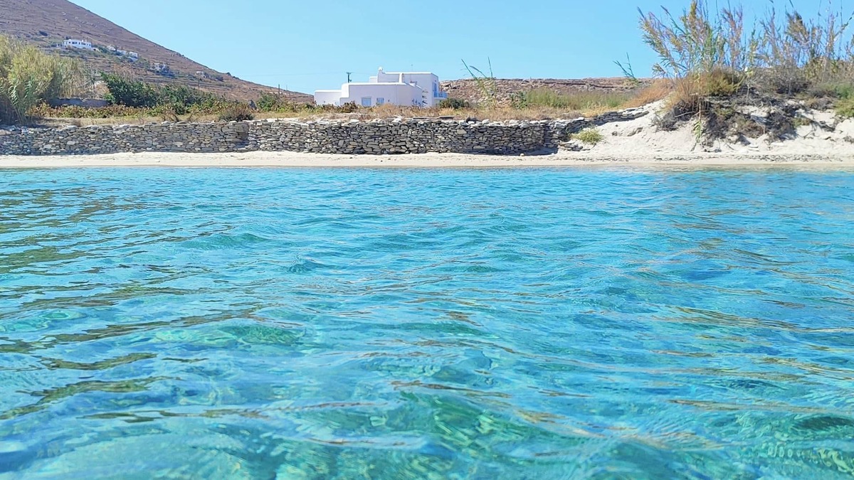 Paros Villa | Beachfront - Authentic- Idyllic- Relaxing -Homey - Sleeps 9 - Close to Naoussa