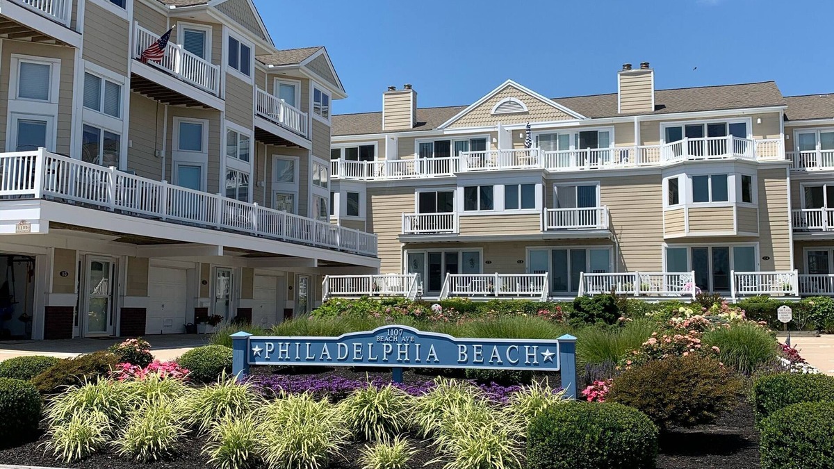 Cape May Condo | BEACHFRONT, BEACH CHAIRS & BIKES INCLUDED