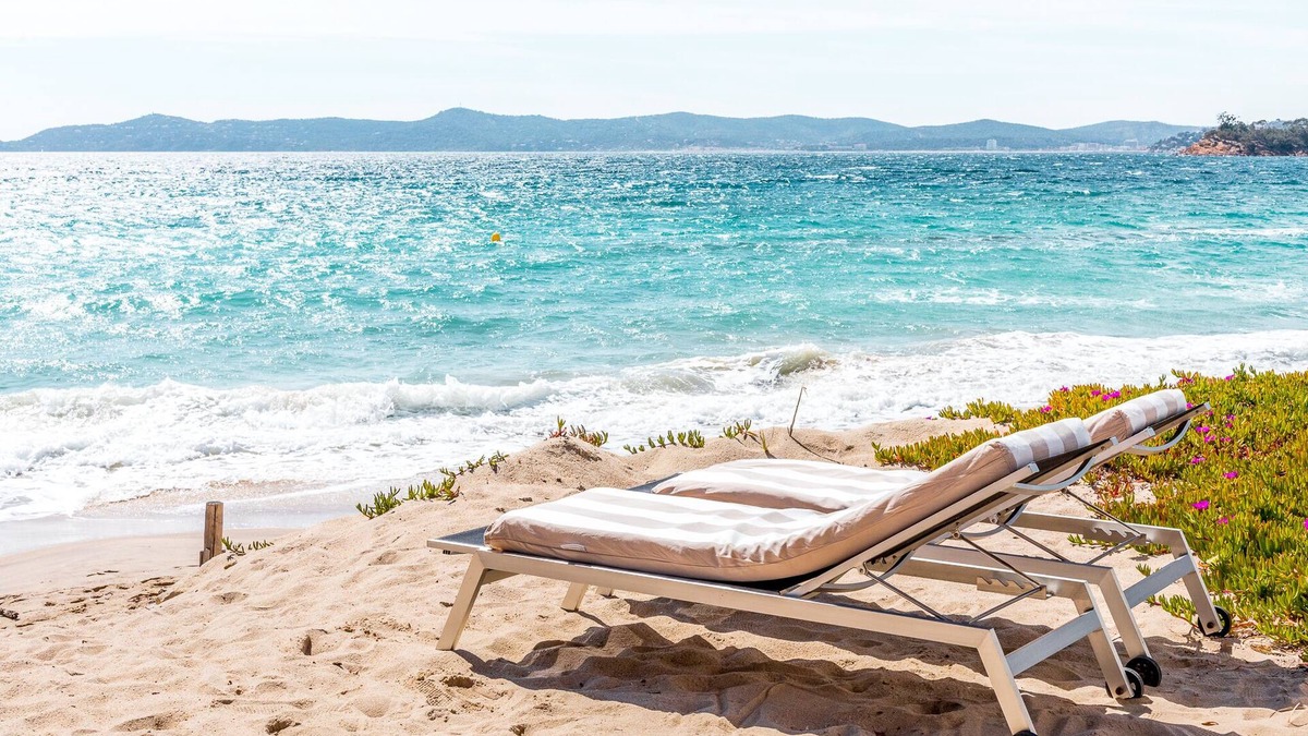 Cavaliere Beach Villa | Beachfront beach villa with sand terrace air conditioning