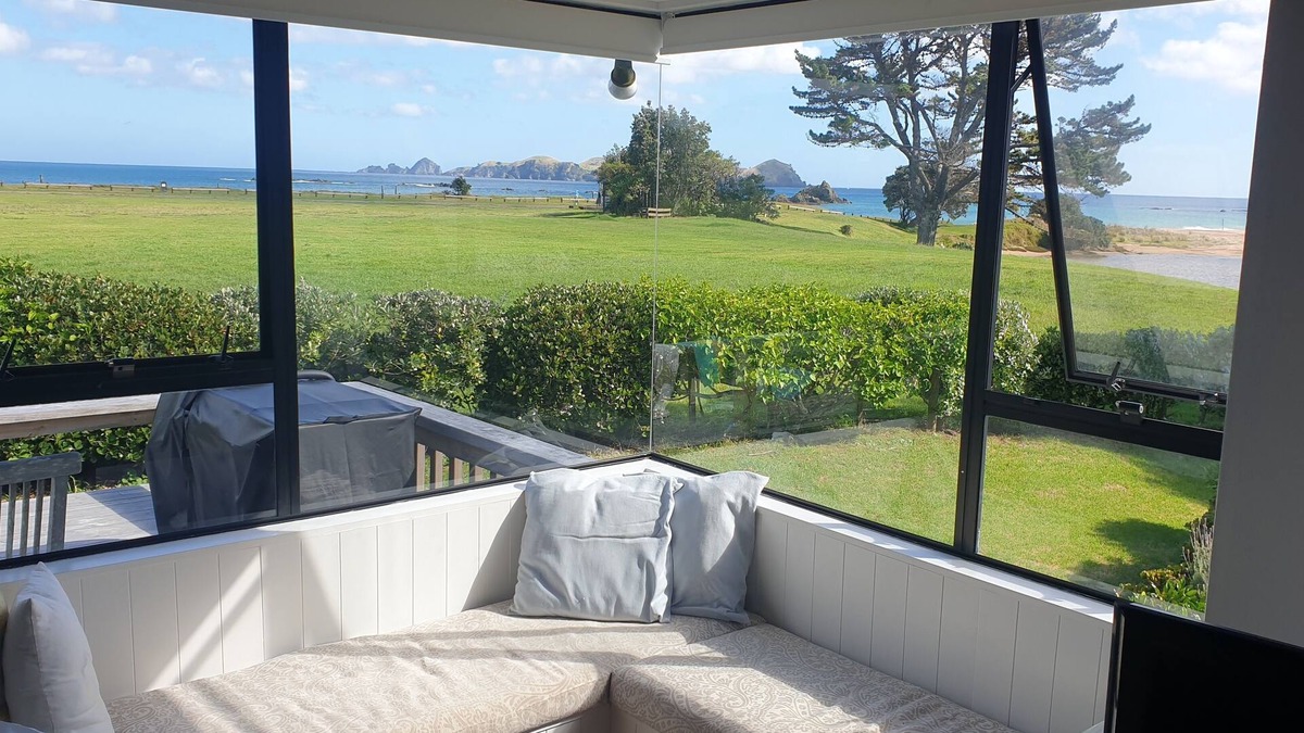 Kaeo House | BEACHFRONT-best in Tauranga Bay! EXPANSIVE SEA VIEWS 3 bdrm 2 bath D/washer
