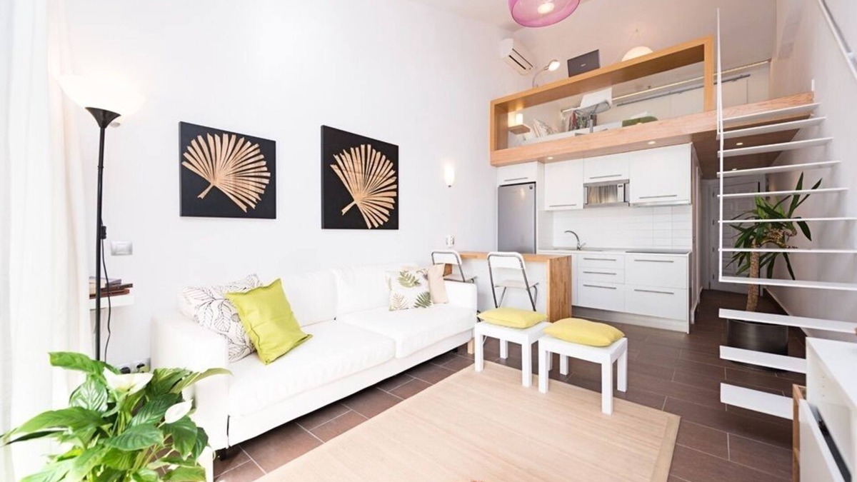 Playa del Aguila Apartment | Beachfront, Blanco y Madera. Free Wifi, Community Pool