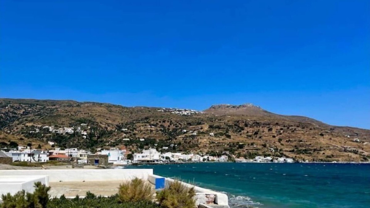 Ormos Korthiou House | Beachfront Bliss in Korthi