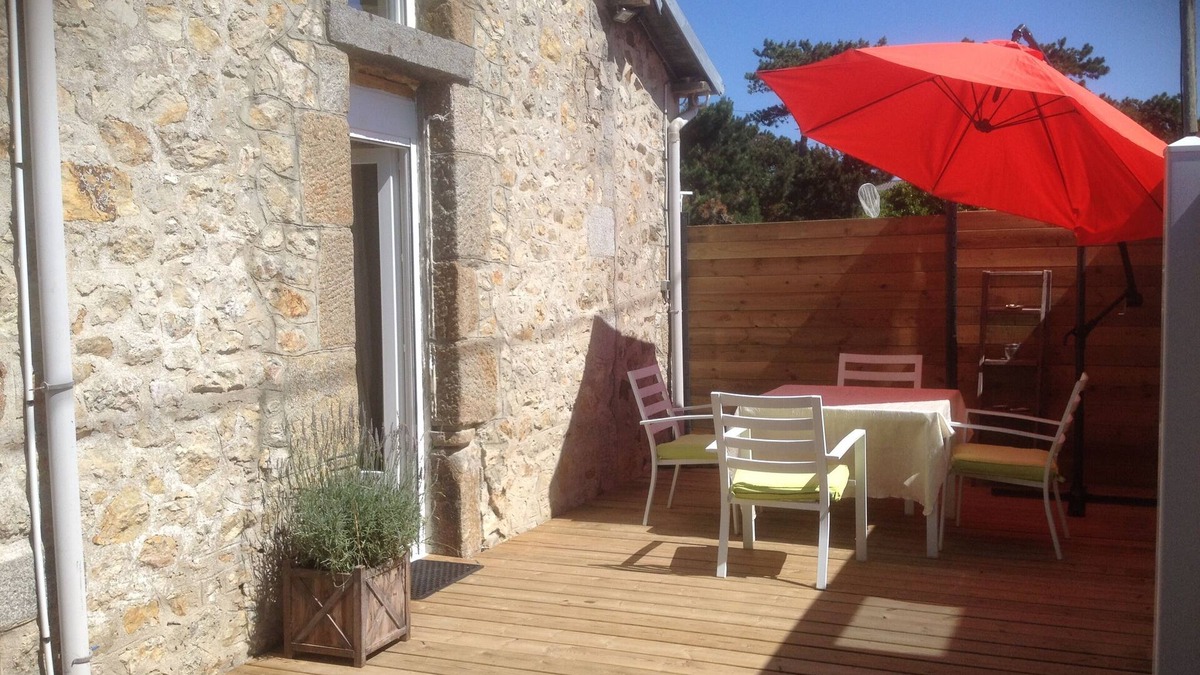 Donville-les-Bains House | Beachfront cottage, terrace and private parking
