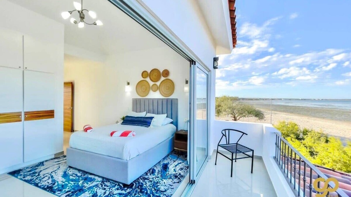 El Centenario House | Beachfront Compound | Pool | BBQ | Best for Groups