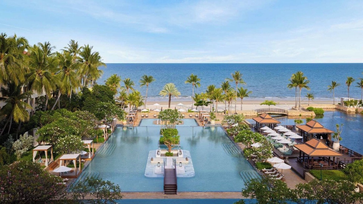 Hua Hin Apartment | Beachfront condo with full sea view and the facilities of a 5-star resort