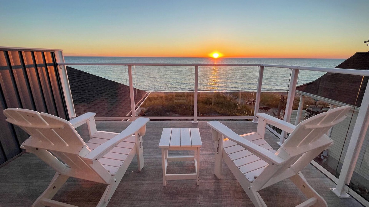 Ashfield-Colborne-Wawanosh Cottage | Beachfront Cottage in Amberley, Newly built!