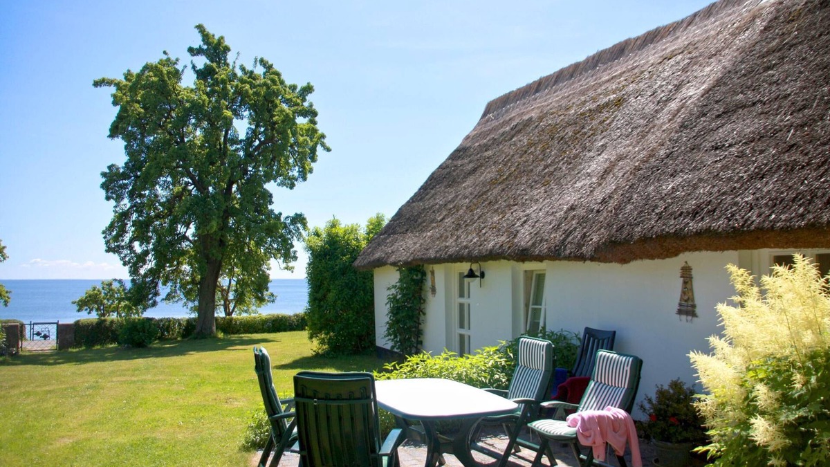 Neuendorf Apartment | Beachfront idyll by the sea, private bathing area - Gutshof Ostseeblick FeWo 02