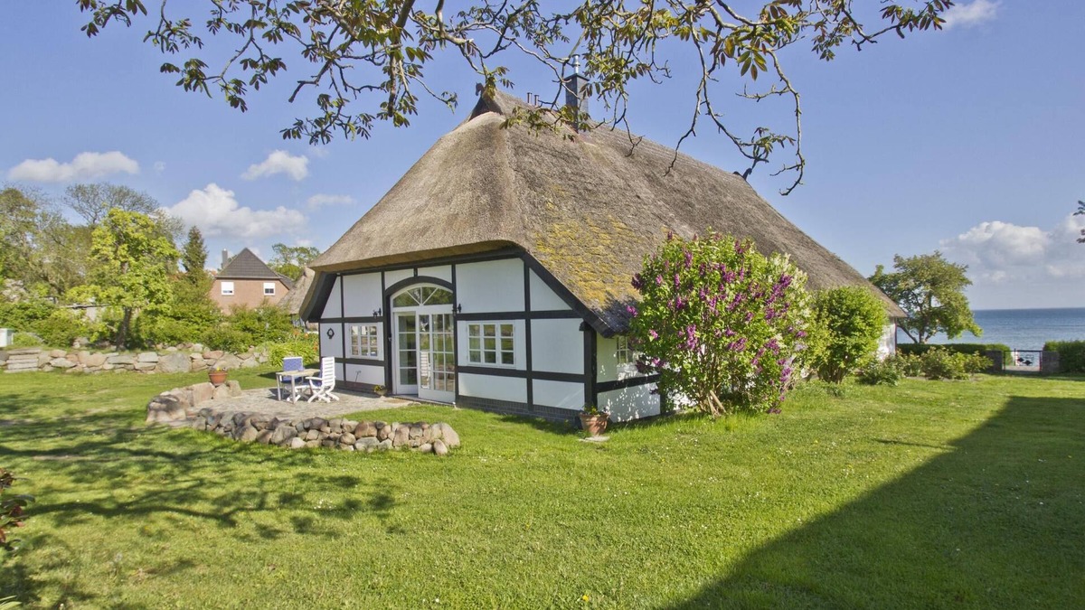 Neuendorf Apartment | Beachfront idyll by the sea, private bathing area - Gutshof Ostseeblick FeWo 03