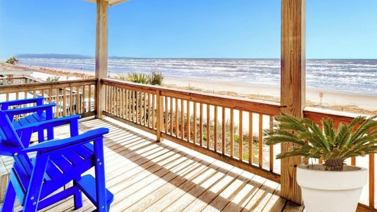 Bermuda Beach House | Beachfront Dream Panoramic Views 2 Kings Fireplace