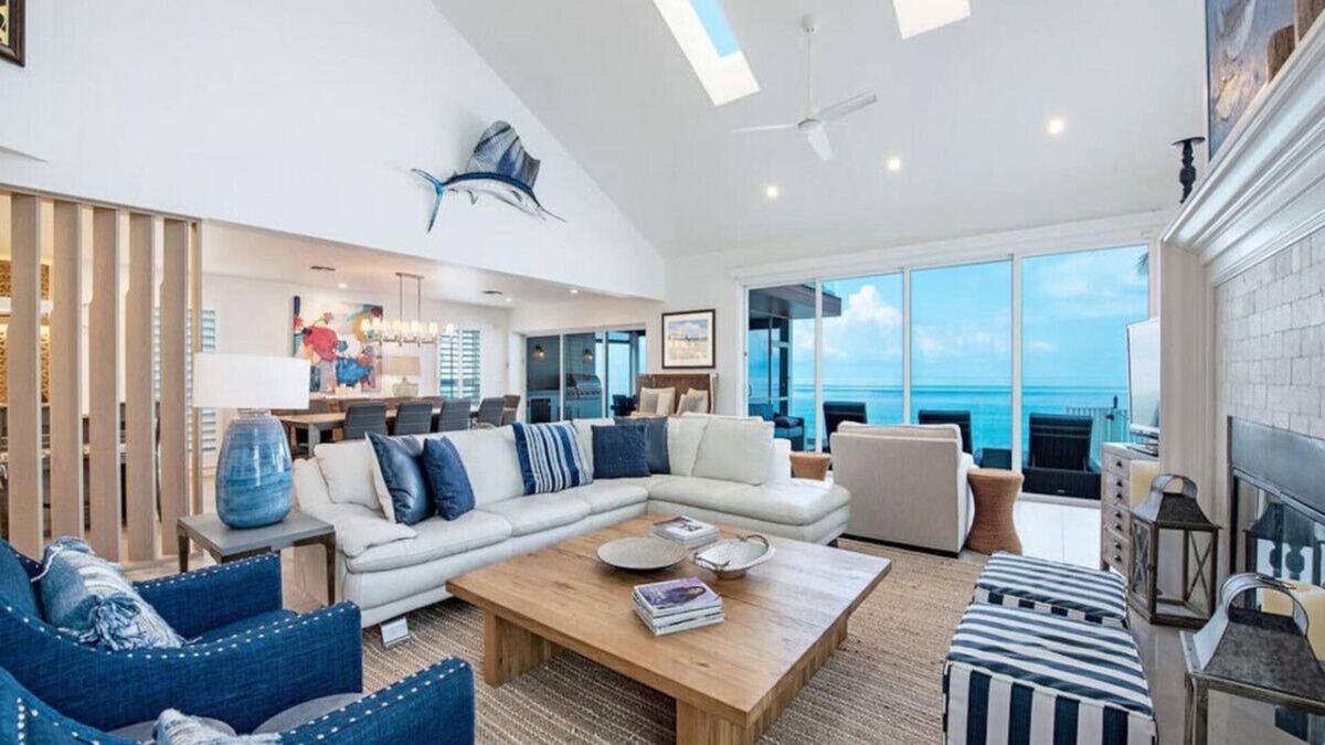 Bonita Springs Apartment | Beachfront Dream - Stunning View Directly on Beach