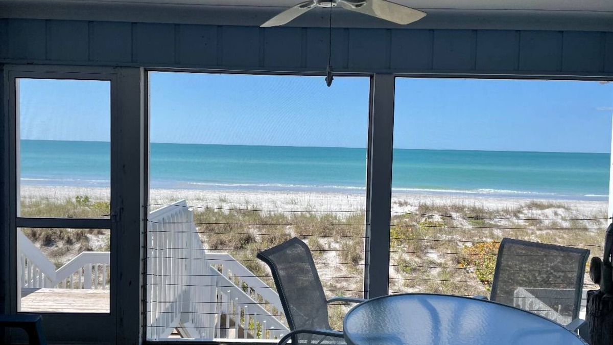 Palm Island House | Beachfront Get Away Perfect for Couples