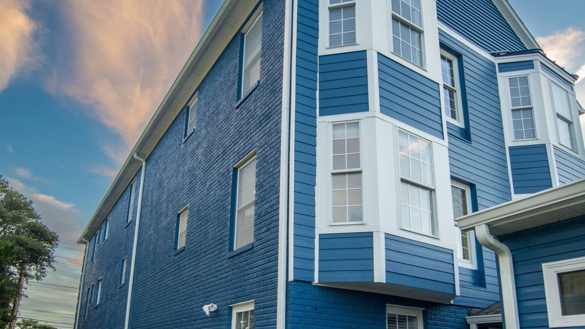 Norfolk House | Beachfront Getaway, pet friendly