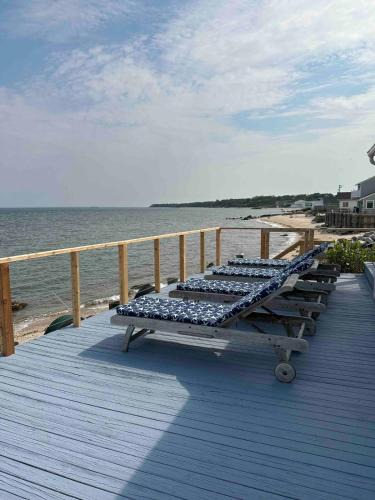 Greenport House | Beachfront Greenport Villa