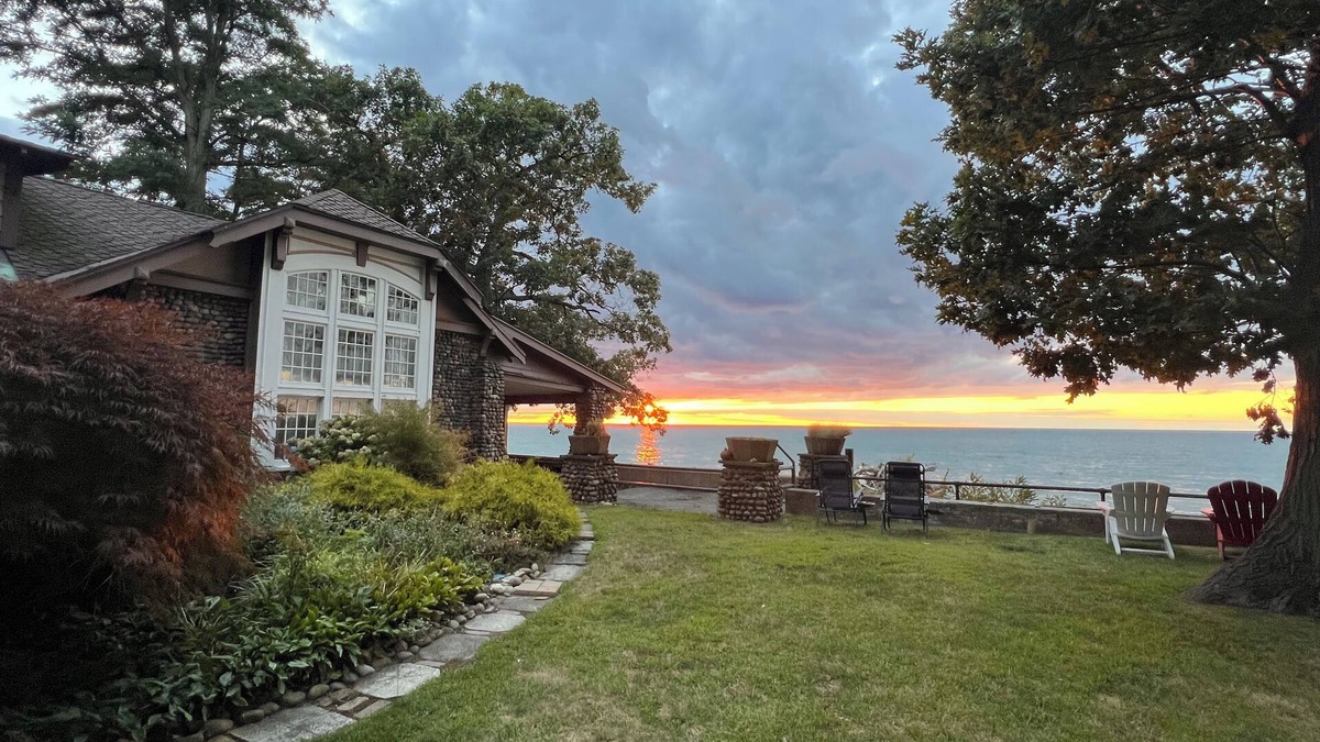 Dunkirk Condo | Beachfront Historic home 2br/1Ba apt. w/ Steam Shower, WiFi, Netflix, Disney+