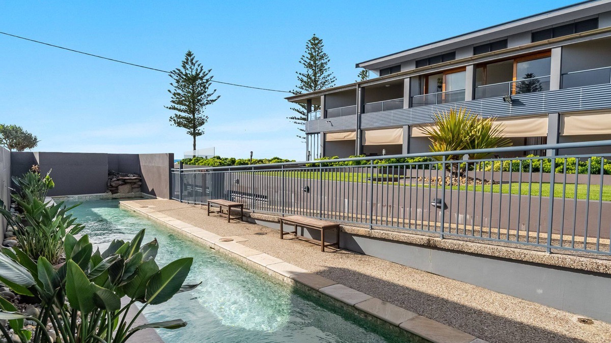 North Creek Apartment | Beachfront holiday that delivers prime positioning.