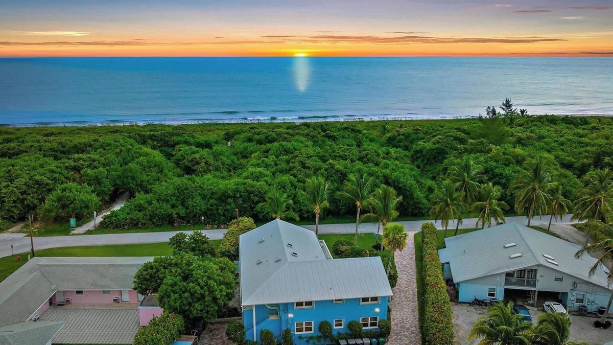 Fort Pierce Shores House | Beachfront Home Away | 2BR/2BA + Fall Discounts