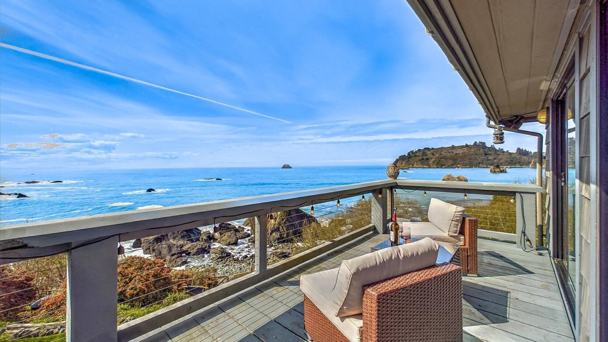 Trinidad House | Beachfront home, great for families, ocean access from yard, hot tub