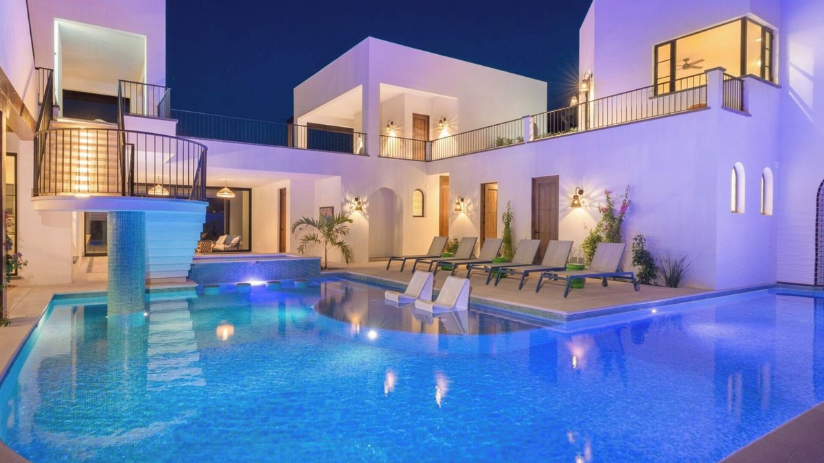 Nopolo House | Beachfront home & mountain views, and the biggest private pool