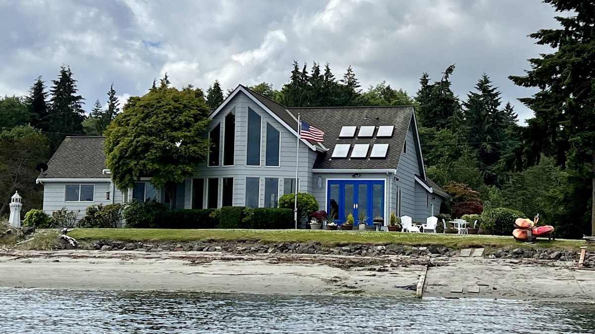 Port Ludlow House | Beachfront Home With Sweeping Views of Water and Mount Baker