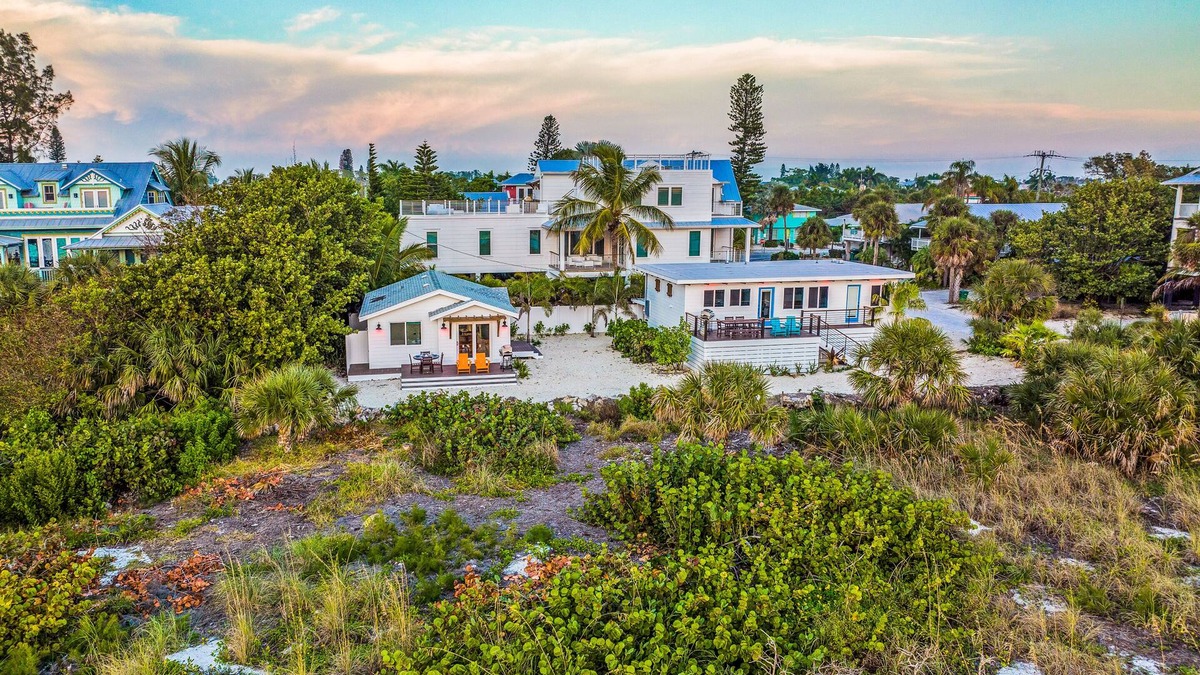 Anna Maria House | Beachfront Home with Amazing Deck and Beach Views! -Low Tide