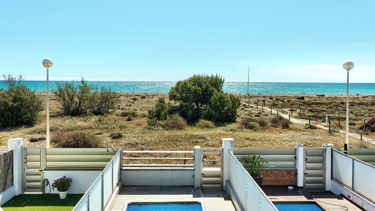 Playa de Almarda House | Beachfront house with private pool