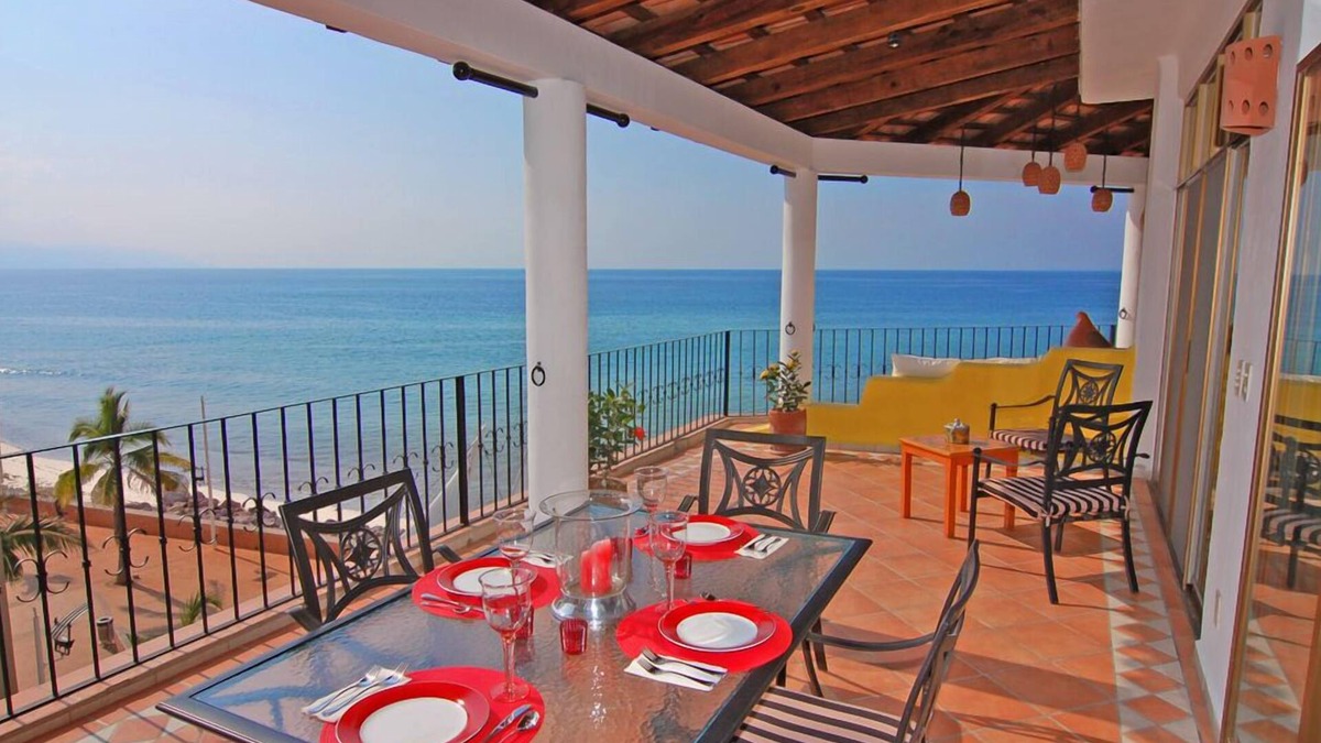 Downtown Puerto Vallarta Condo | !BEACHFRONT IN THE CITY CENTER! SEPTEMBER SPECIAL, ONLY 225/NT!