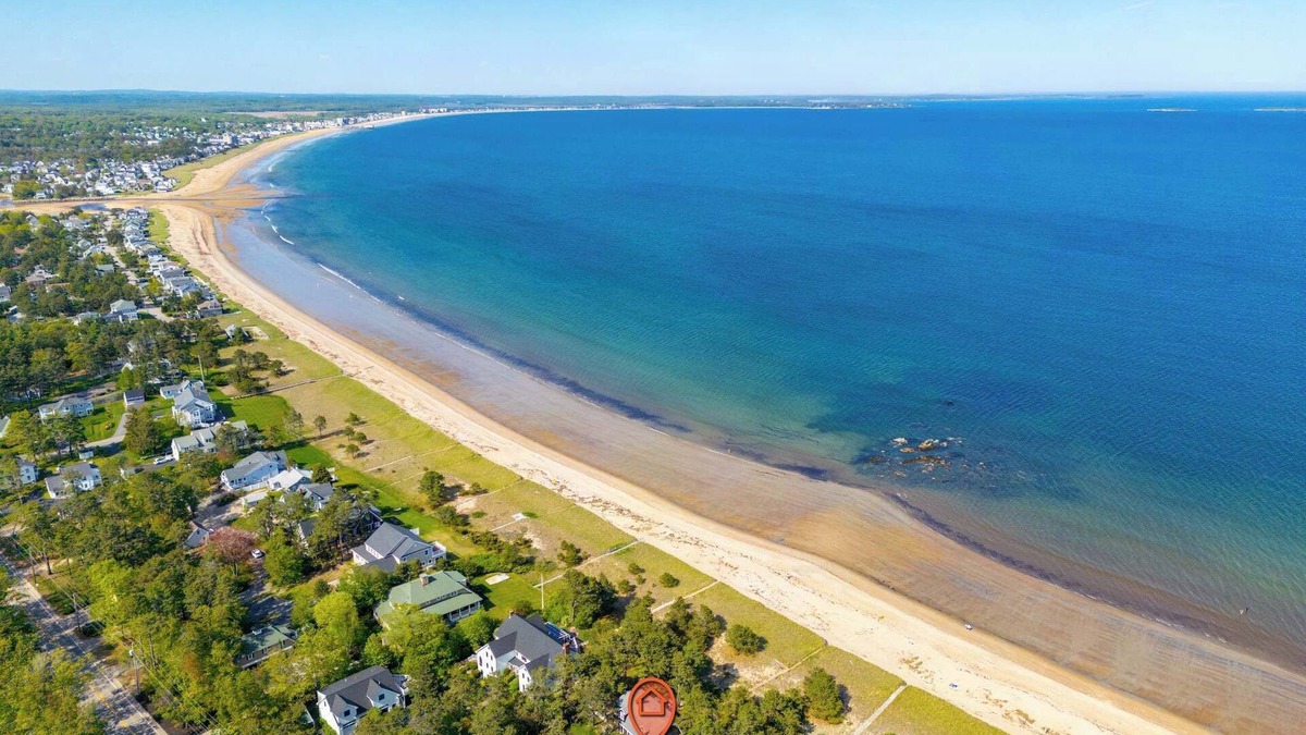 Southern Coast House | Beachfront, Just steps and you're on the beach!