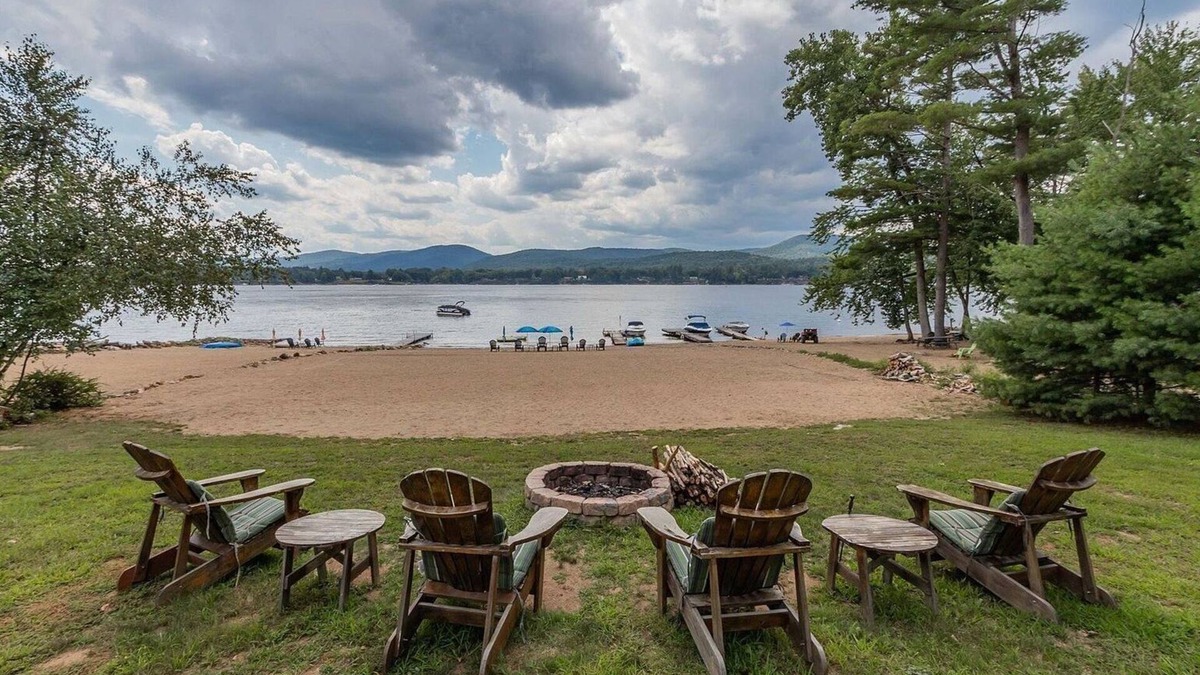 Northville House | Beachfront/Lakefront/Mountain-view Chalet