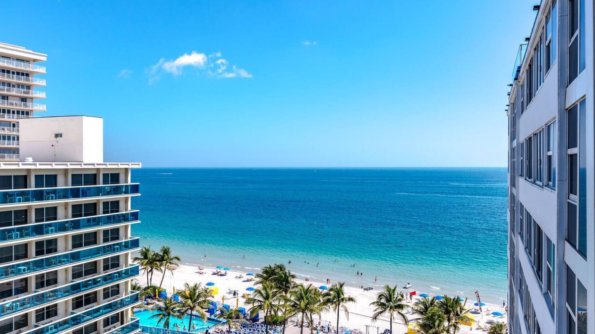 Galt Mile Apartment | BEACHFRONT: Luxe 3-Bedroom Condo with POOL!