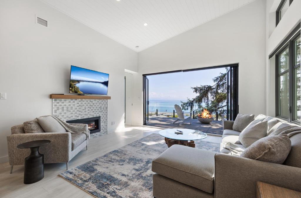 Black Creek House | Beachfront Luxury Suite #21 at THE BEACH HOUSE