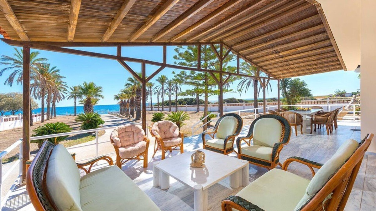 South Rhodes Villa | Beachfront Luxury Rhodes Villa | 5 bedrooms sleeps 14 | Villa Maria | Kiotari