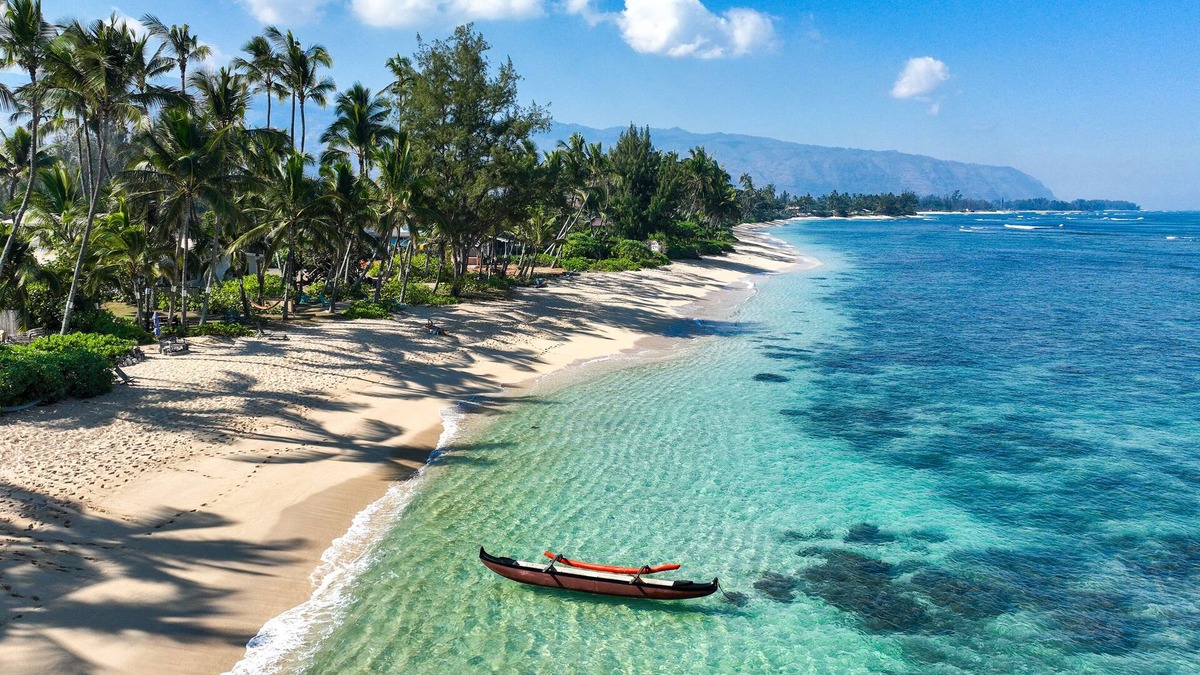 Mokuleia House | Beachfront Oasis on the North Shore of Oahu - Sleeps 6-8