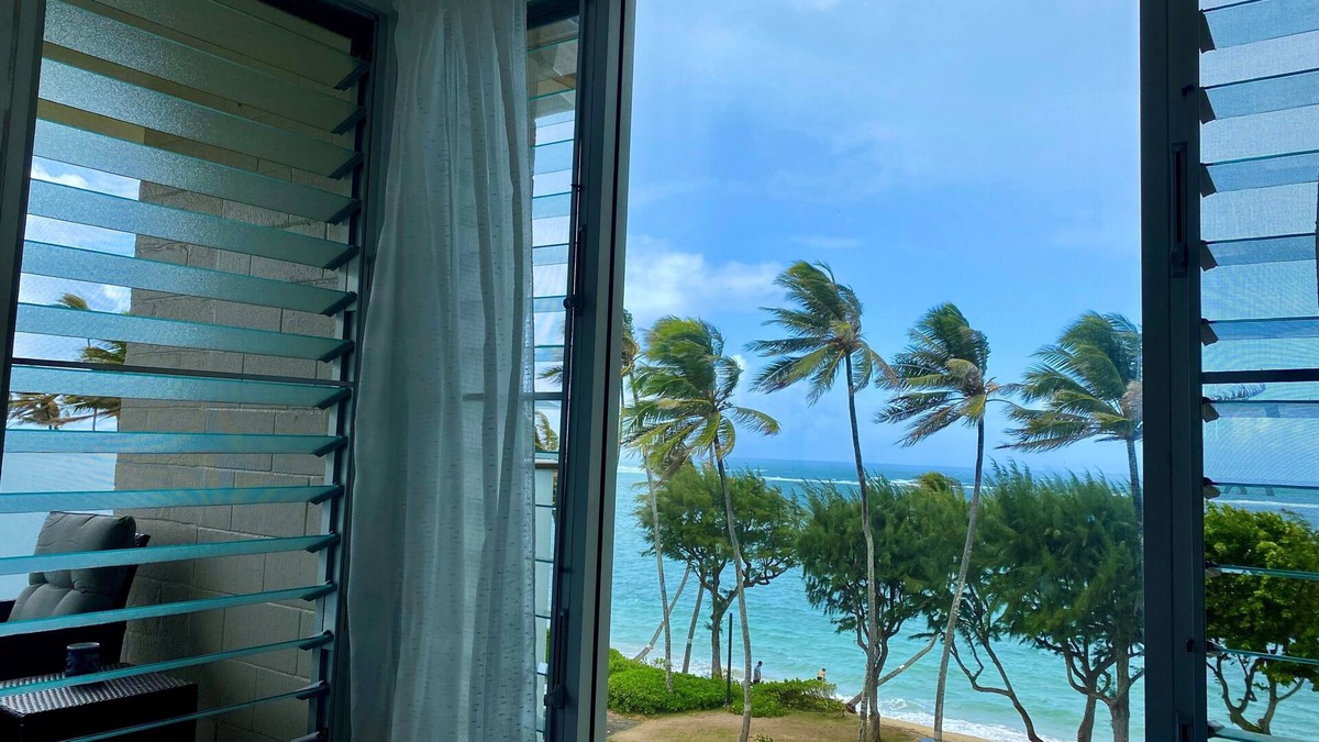 Hauula Apartment | Beachfront & Oceanviews - New Furnishings
