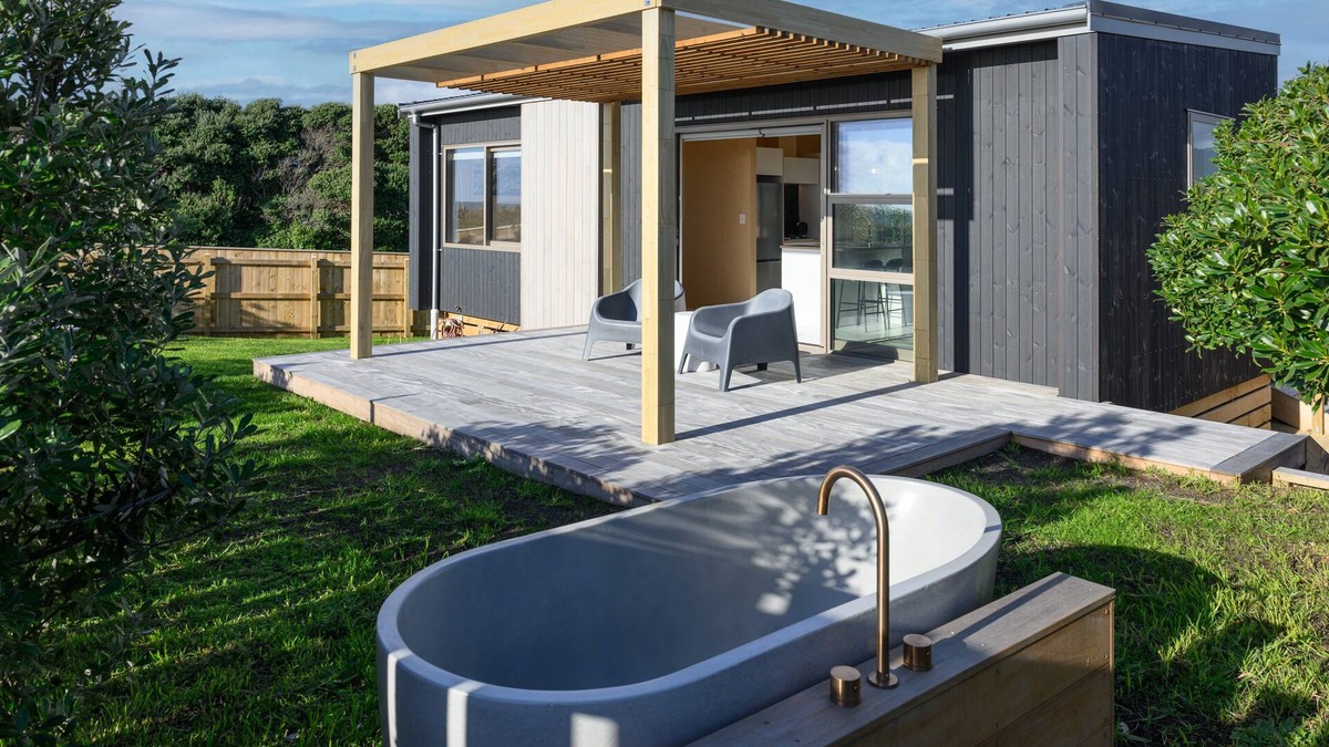 Waikanae House | Beachfront, Old Beach Pods - Te Moana