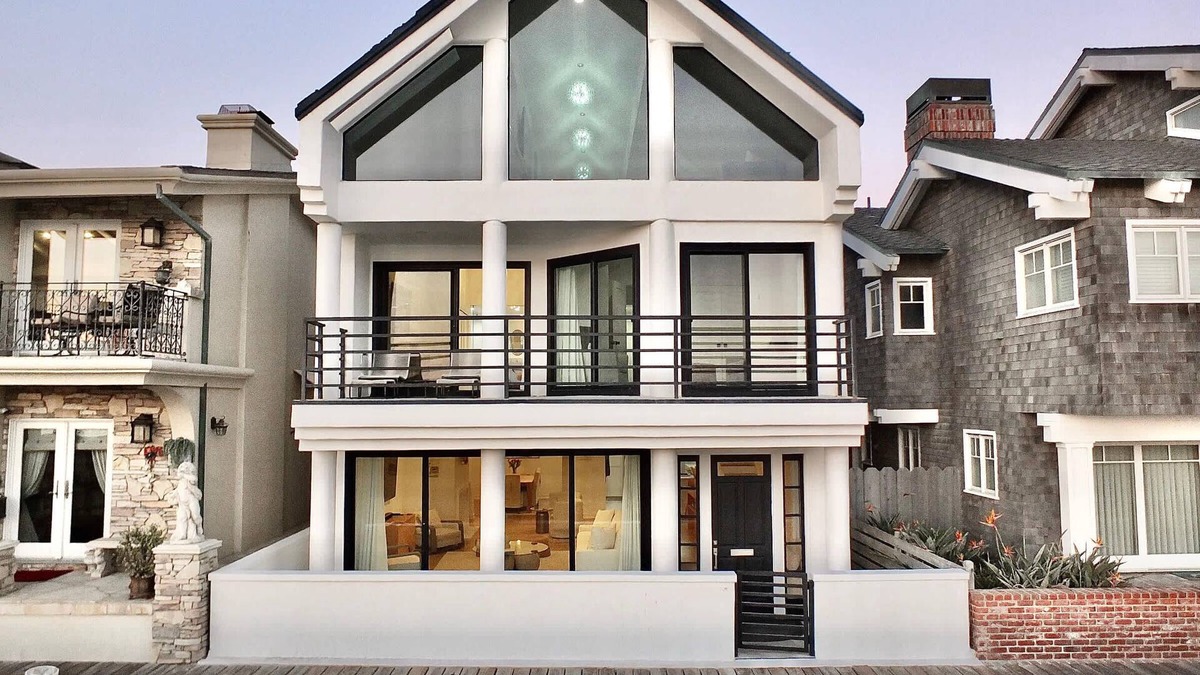 Harbor House | Beachfront on the LB Peninsula