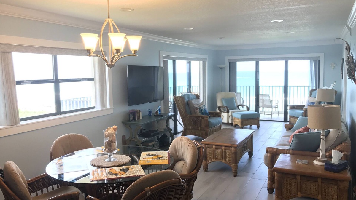 Hutchinson Island South Condo | Beachfront Paradise At Beautifully Renovated Corner Unit On Hutchinson Island