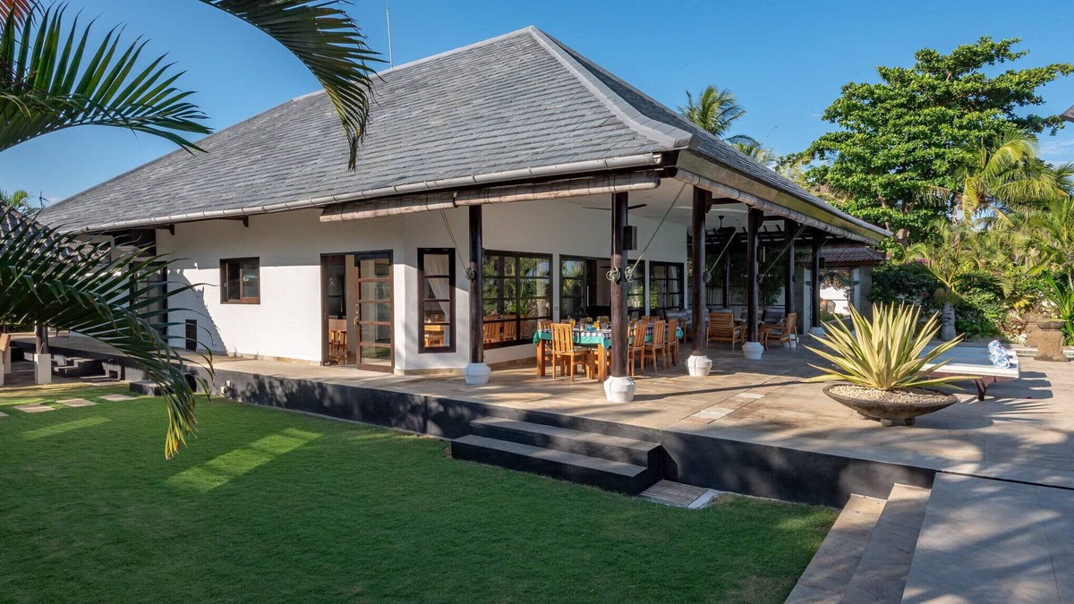 Dencarik Villa | Beachfront pool villa: Free welcome dinner!
