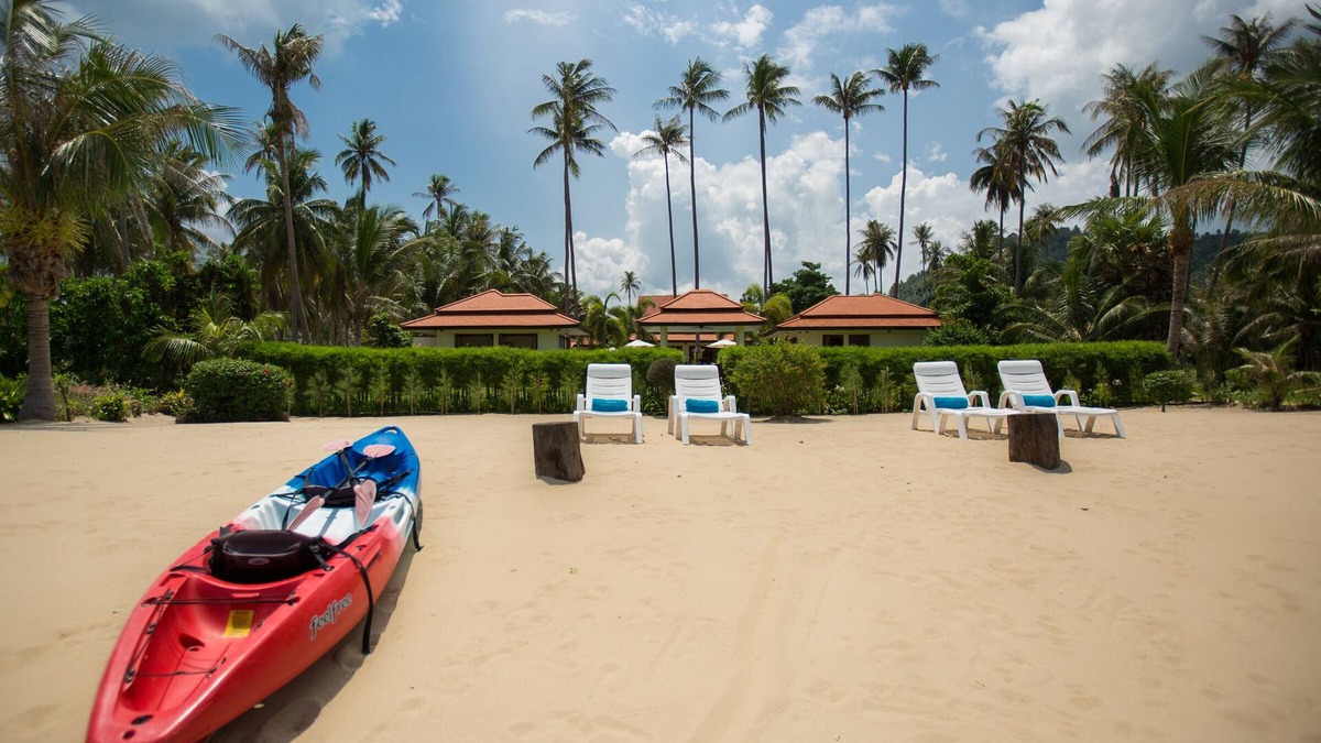 Laem Set Villa | Beachfront Retreat with Staff