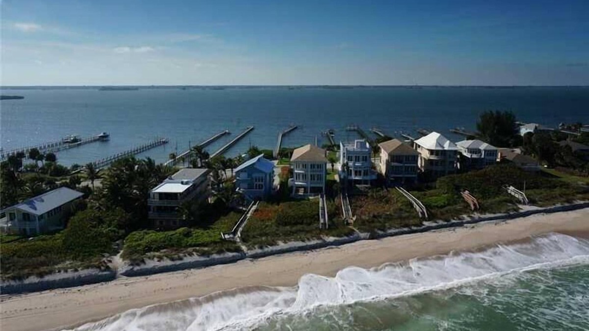 Ambersand Beach House | Beachfront/Riverfront – Best Sunsets/Sunrises - Heated Pool/Spa - Rooftop Deck