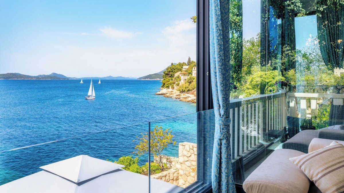 Lozica Apartment | Beachfront Royal Suite