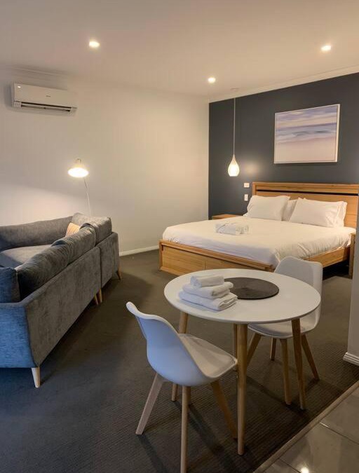 White Beach Apartment | Beachfront self contained studio