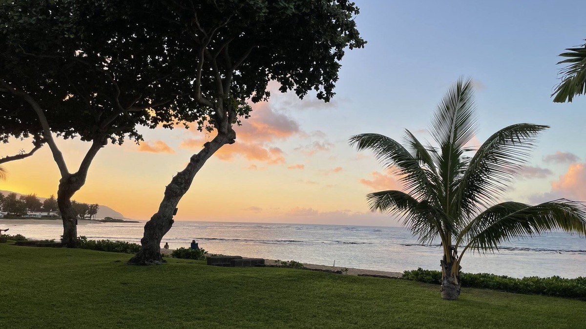 Haleiwa Condo | Beachfront top-floor unit on Oahu's north shore!