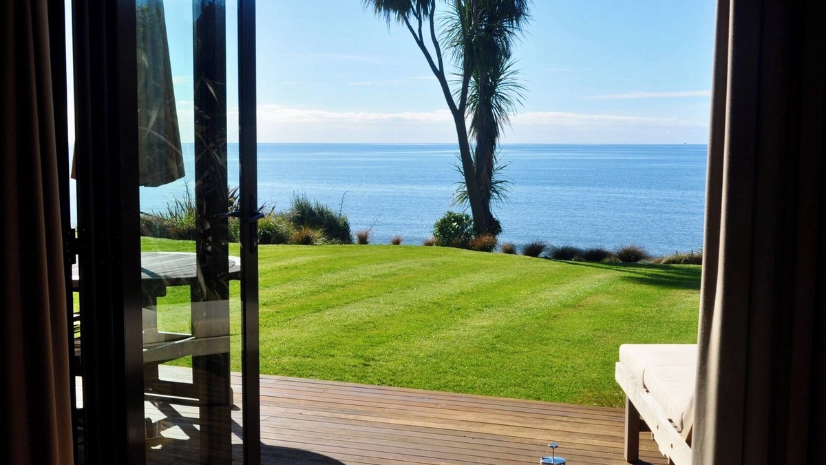 Parapara Villa | Beachfront Villa - Adrift in Golden Bay (adults only)